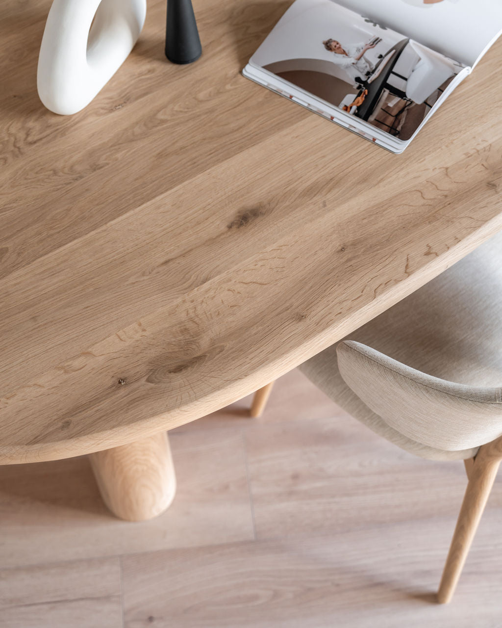 Organische eiken eettafel rondo