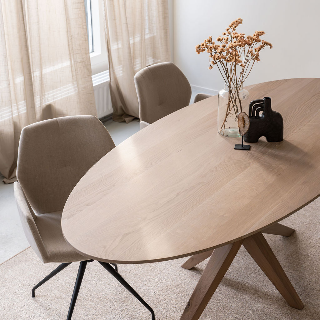 Ovale eiken eettafel Nilo