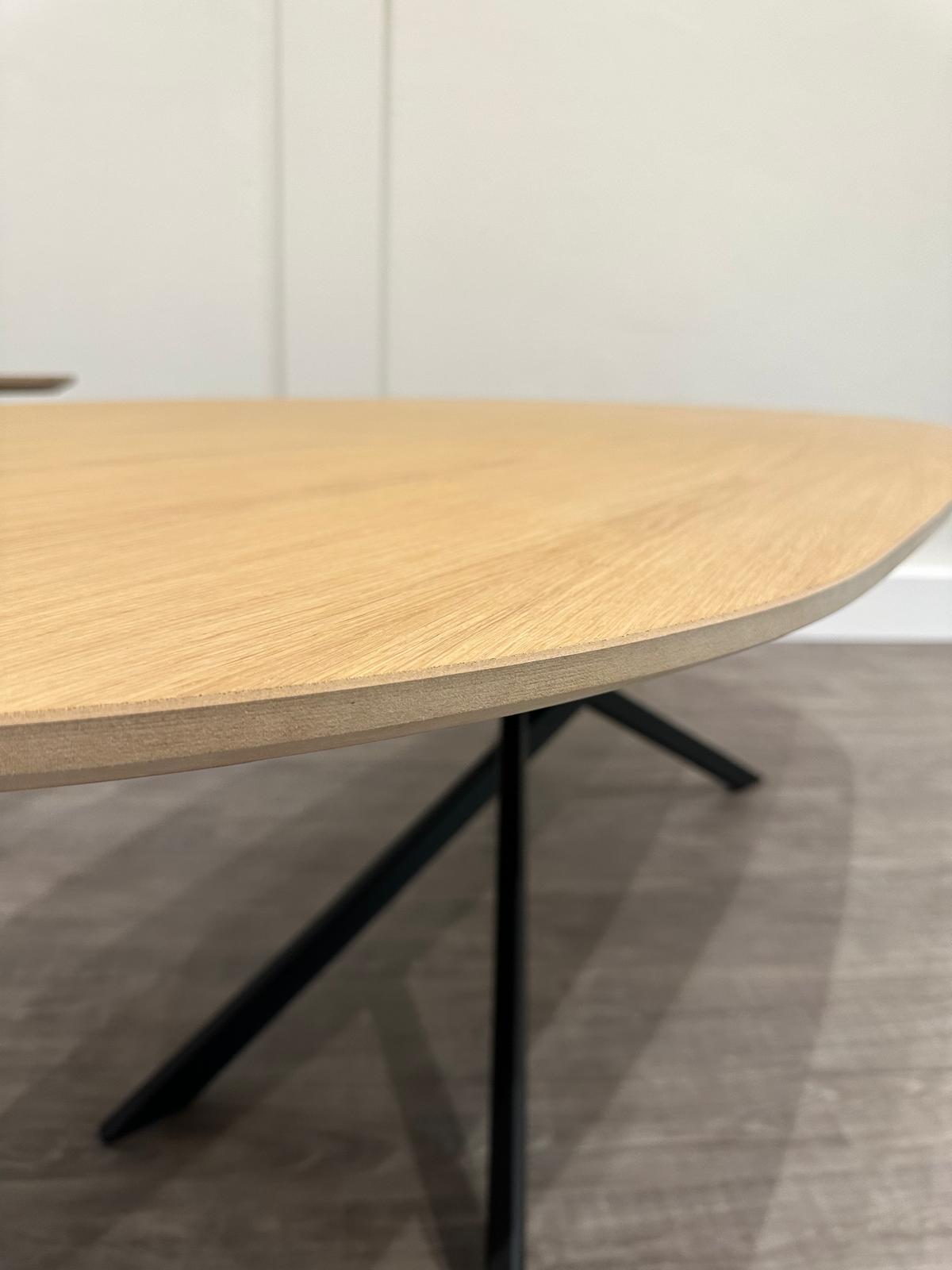 Deens ovale eiken fineer eettafel 240 x 110 cm - SHOWMODEL