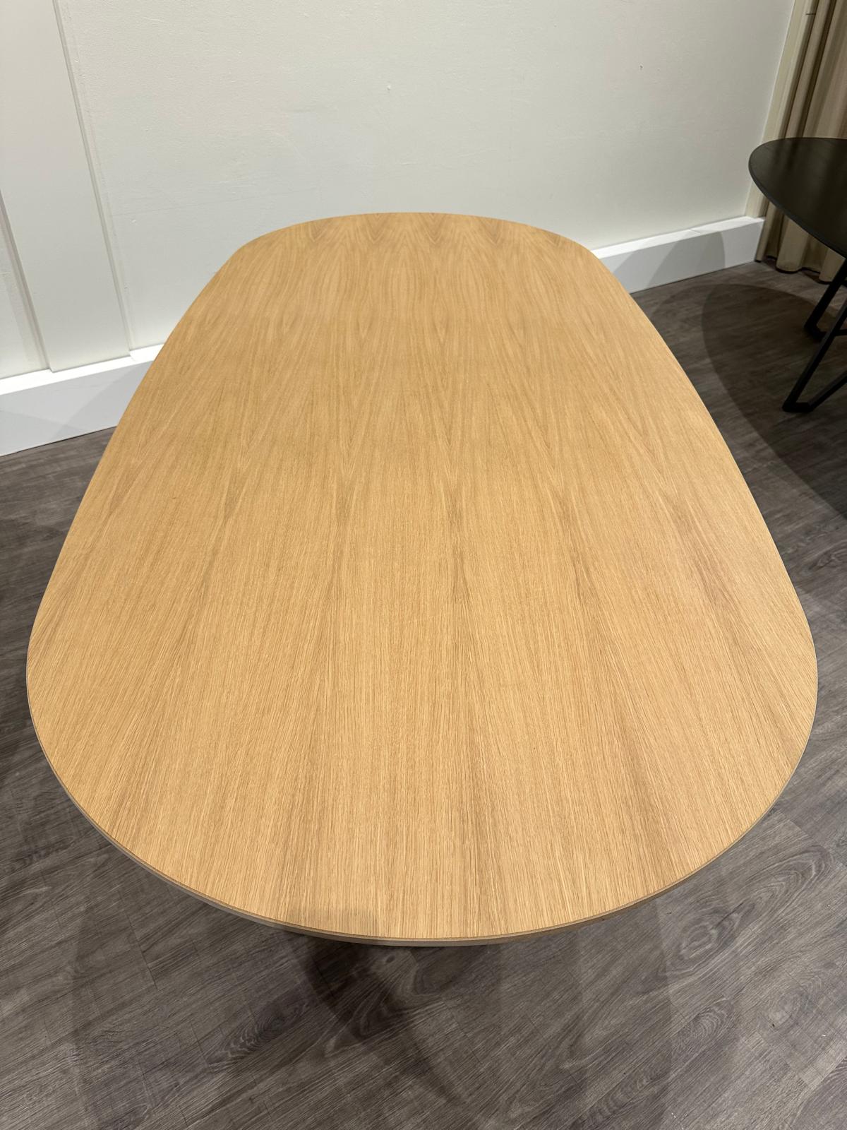 Deens ovale eiken fineer eettafel 240 x 110 cm - SHOWMODEL