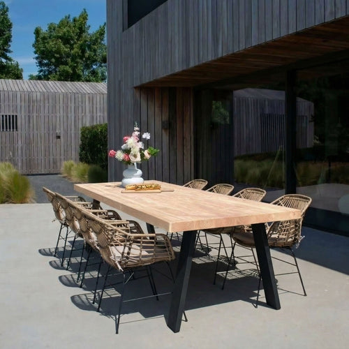 Douglas tuintafel met stalen tapse poten 10x3cm