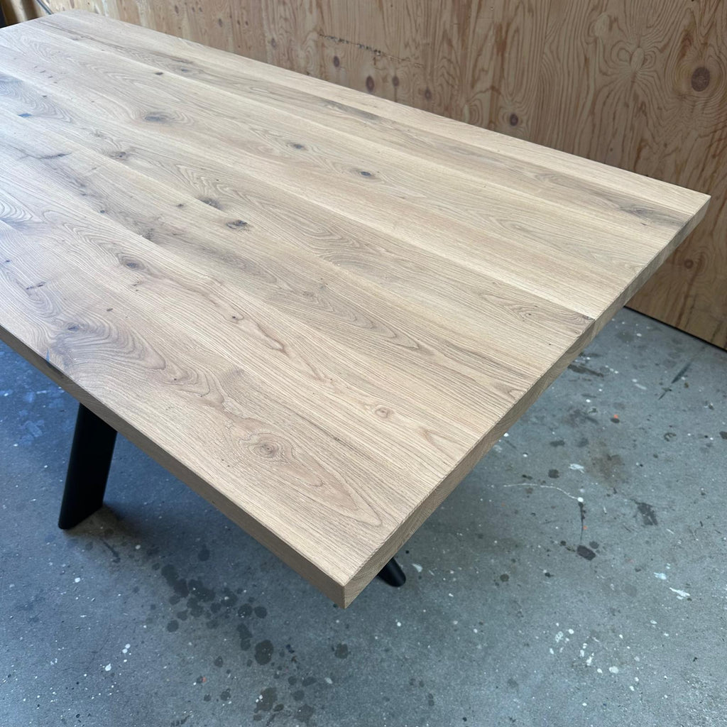 Rechthoekige eiken eettafel - SHOWMODEL