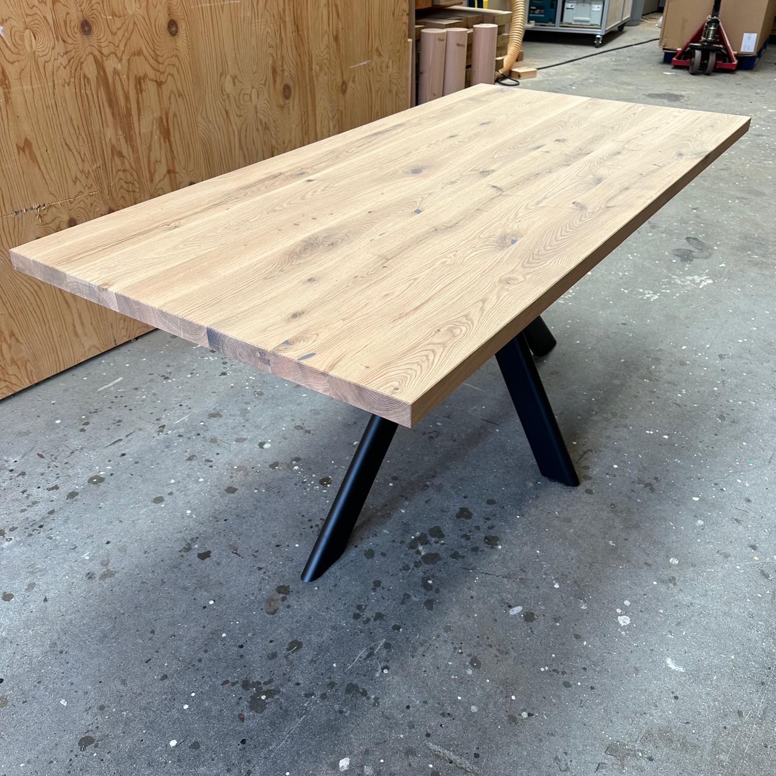Rechthoekige eiken eettafel - SHOWMODEL