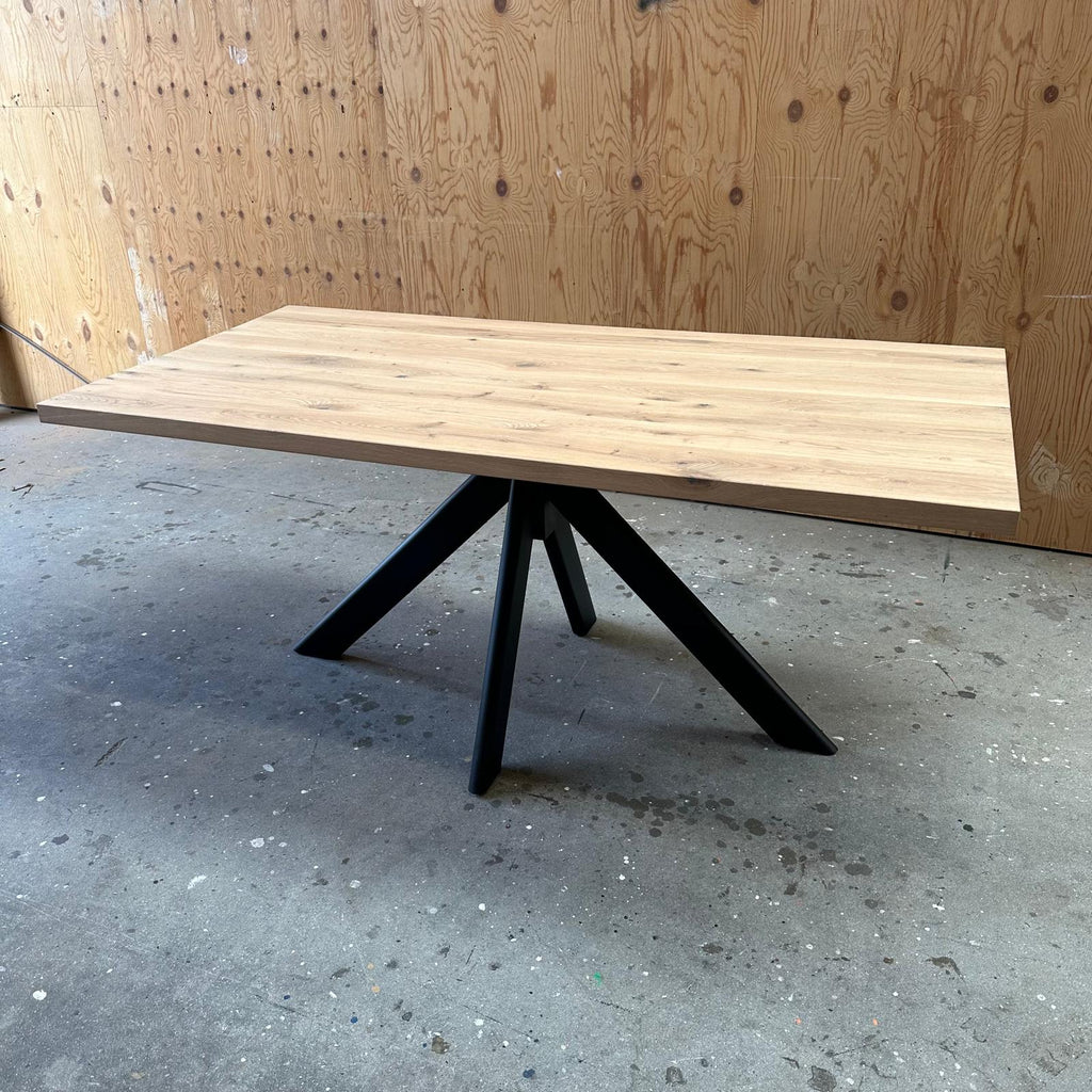 Rechthoekige eiken eettafel - SHOWMODEL
