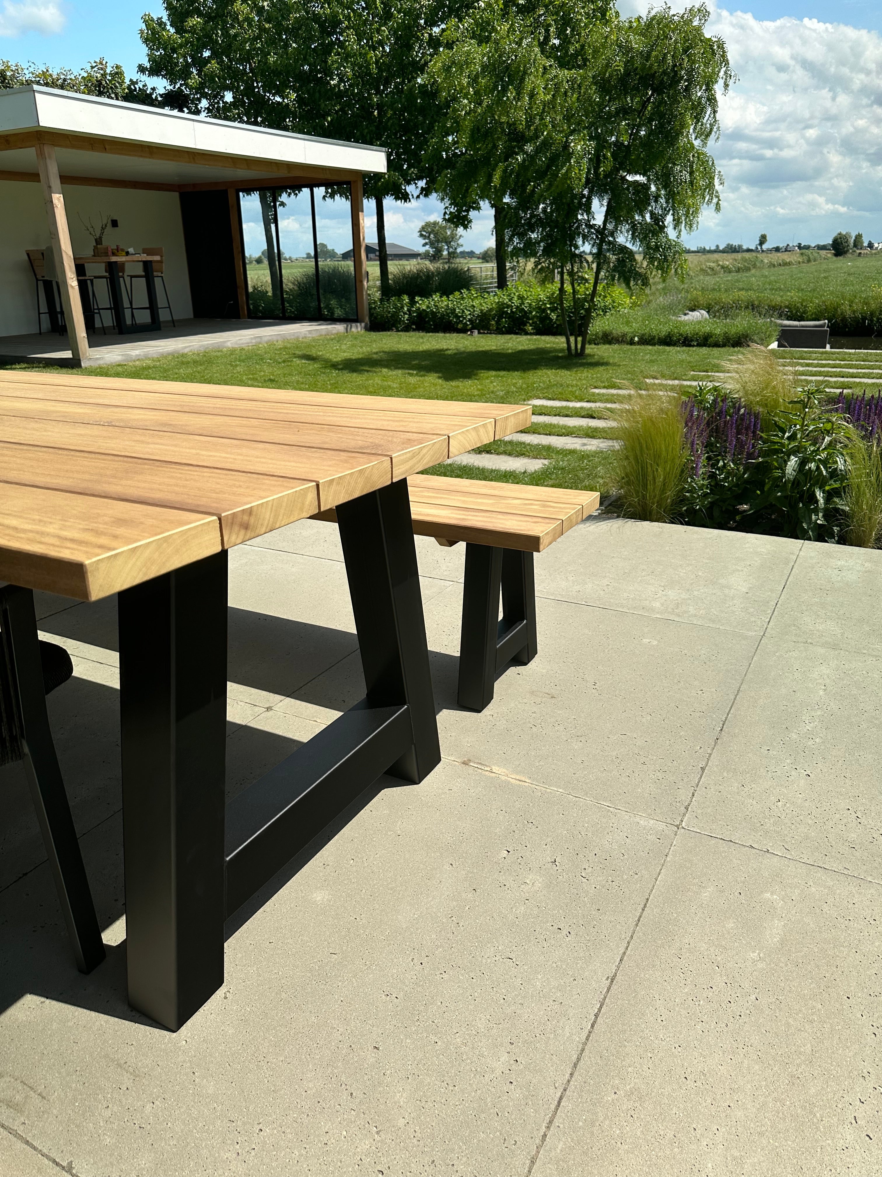 Iroko tuinset A-poten zwart met bank 8 persoons - 300 cm