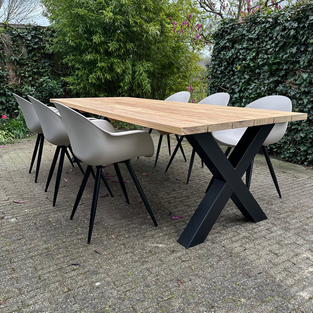 Iroko hardhouten tuintafel X-poten