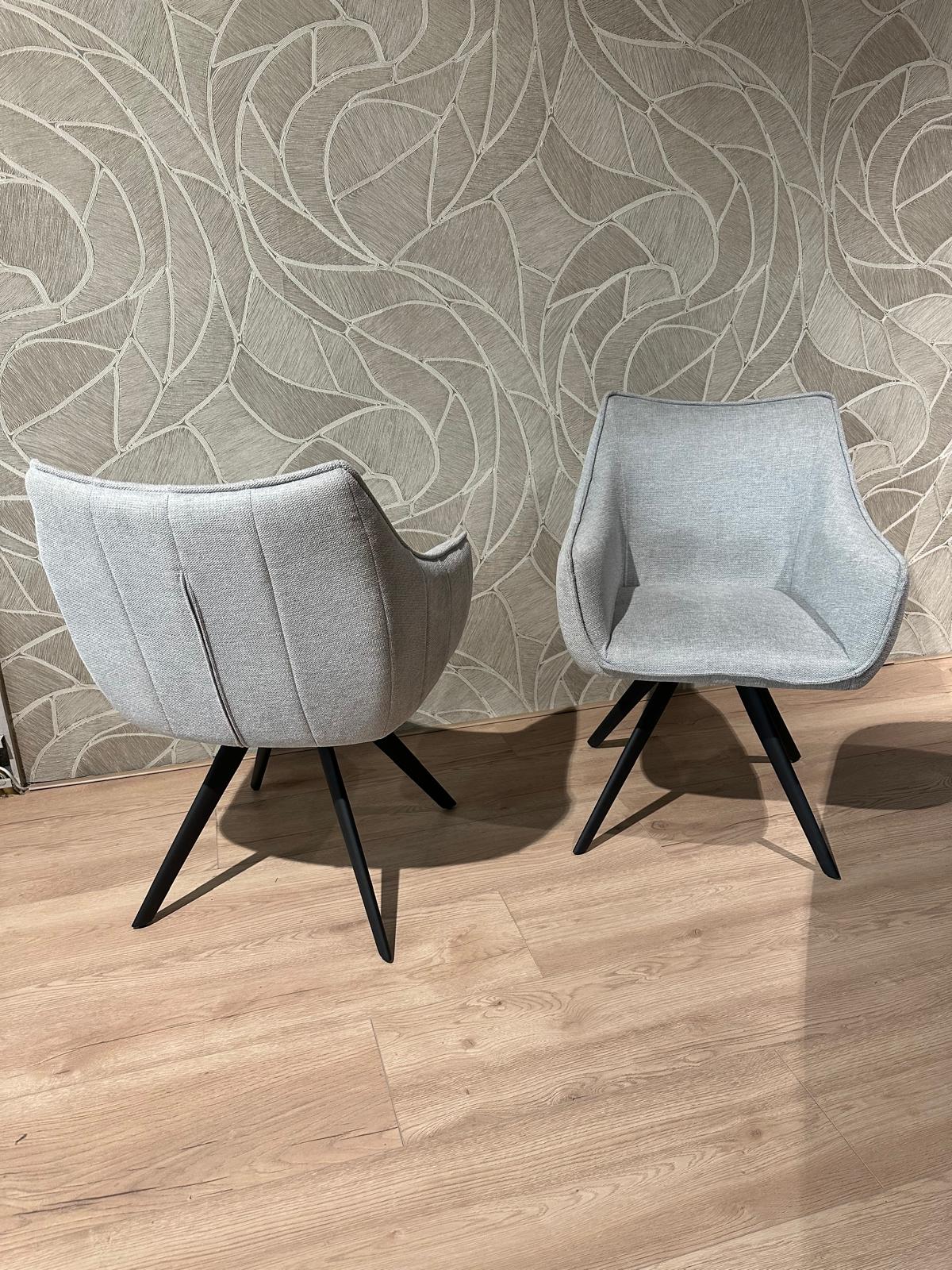 Riviera armstoelen lichtgrijs - showroommodellen 2 stuks