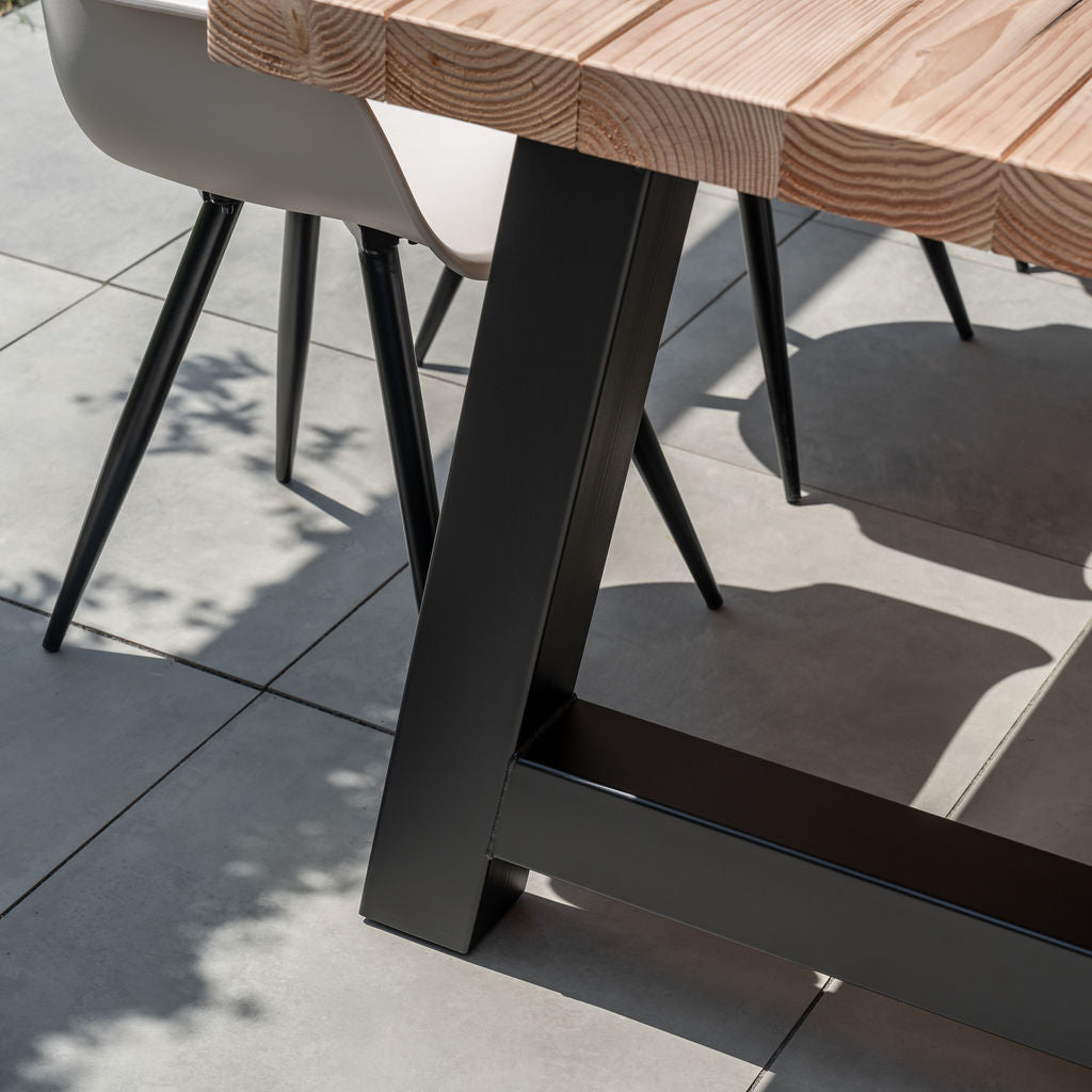 Douglas tuintafel met stalen A-poten